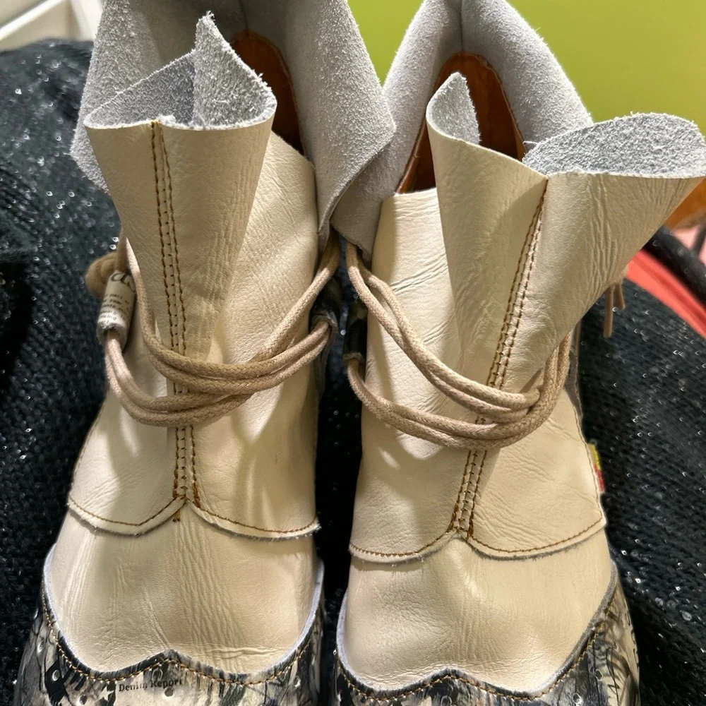 TMA Eyes Beige Newspaper-Print Leather Ankle Boots - Picture 6 of 14